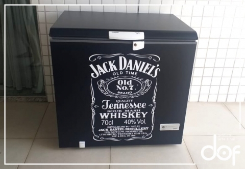 ARTE, IMPRESSÃO E ADESIVAÇÃO DE FREEZER E GELADEIRA PLOTAGEM FREEZER